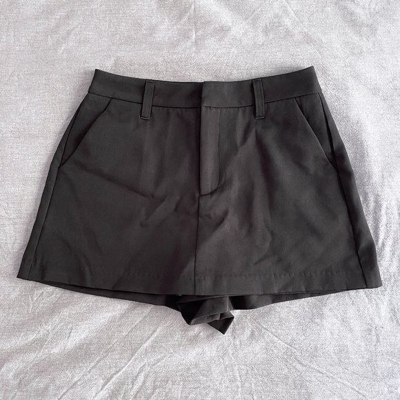 Mini Skort w/ Side Slant Pockets | Item Ditto - Picture 3 of 6